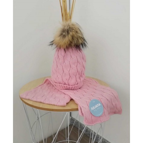Bufanda + gorro trenzas  pompom pelo maquillaje