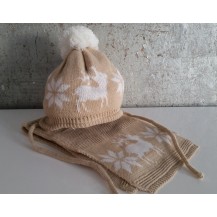 Beige reindeer hat and pompon + scarf