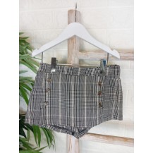 Short cuadros beige y negro botones