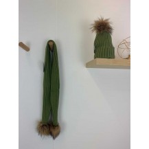 Bufanda verde pompones